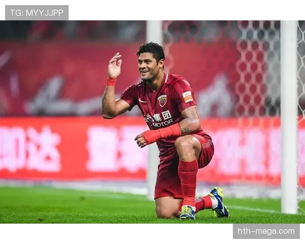 胡尔克高位传中如何有效压制对手防线并超越锋线群表现